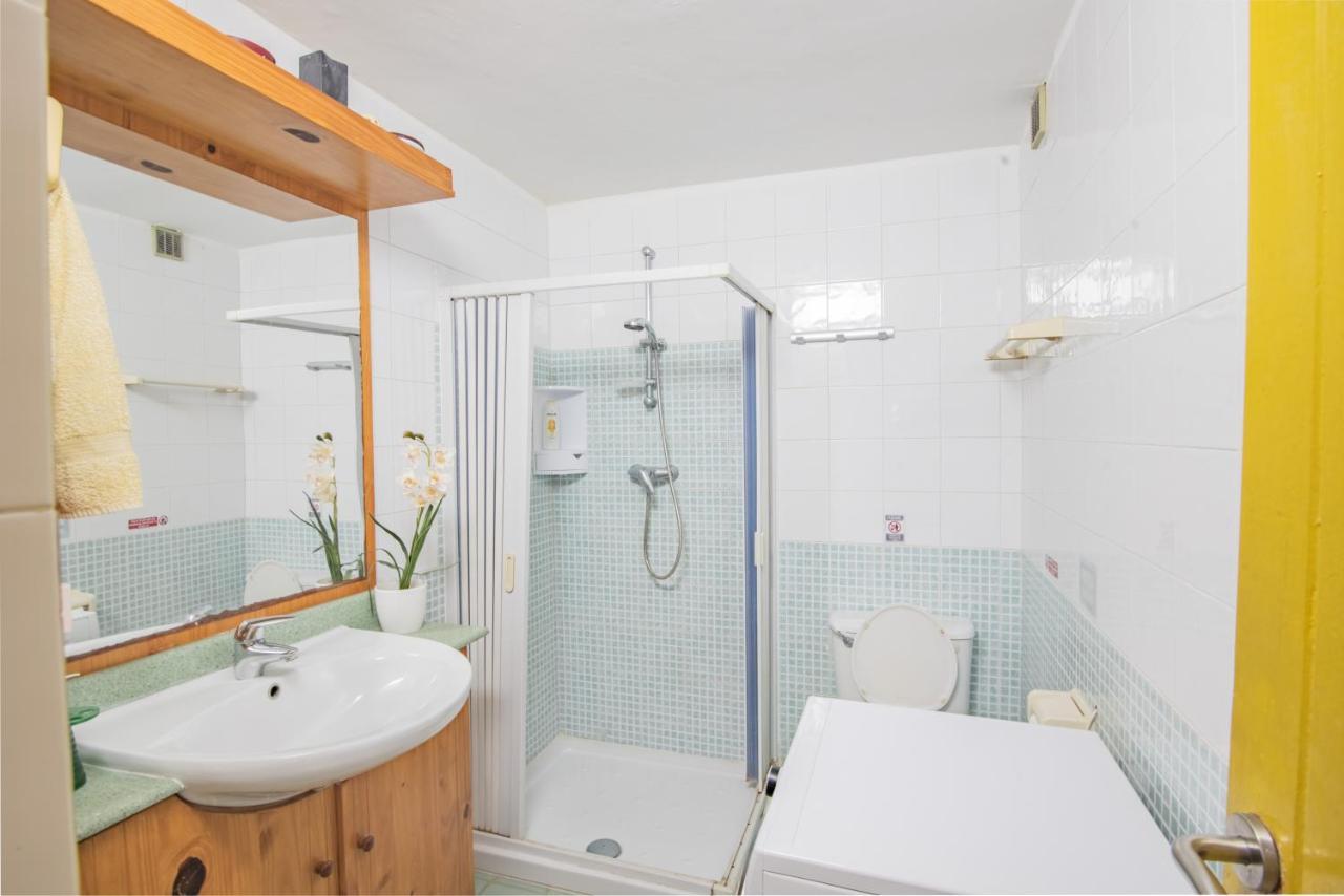 Central Villa Flatlet With Pool - Free Parking And Wifi Lija Exterior foto