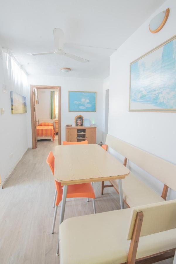 Central Villa Flatlet With Pool - Free Parking And Wifi Lija Exterior foto